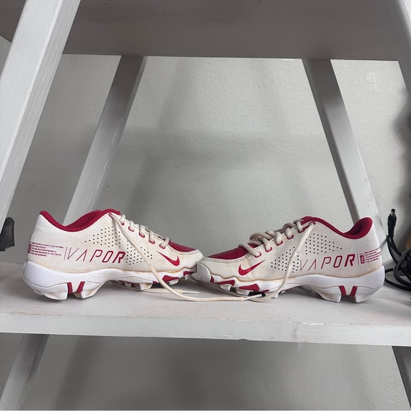 Nike boys Vapor White and Red baseball cleats - Picture 1 of 8